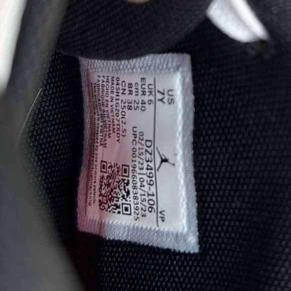 Jordan Kids’ Grade School Air Jordan Basketball Shoes - Picture 7 of 7